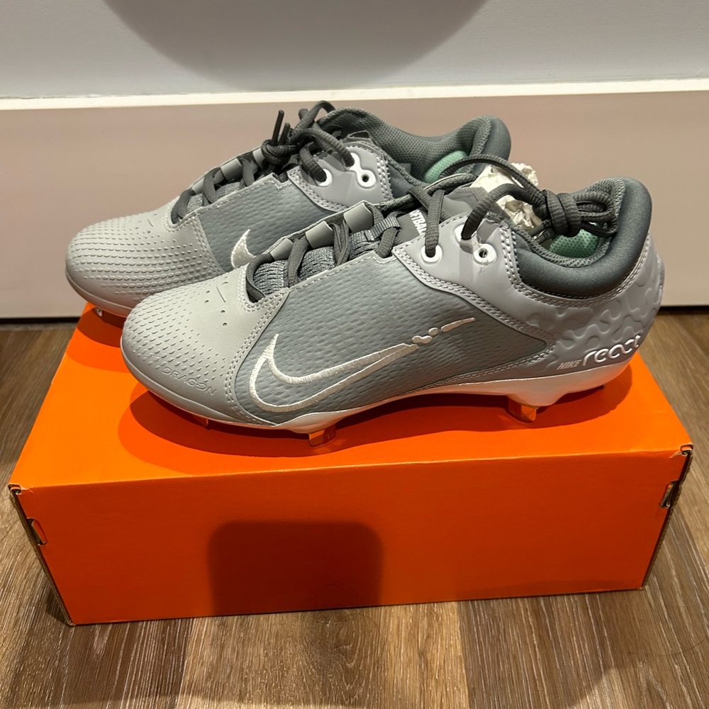 Nike W Hyperdiamond 4 Elite Softball Cleats
CZ5917-012